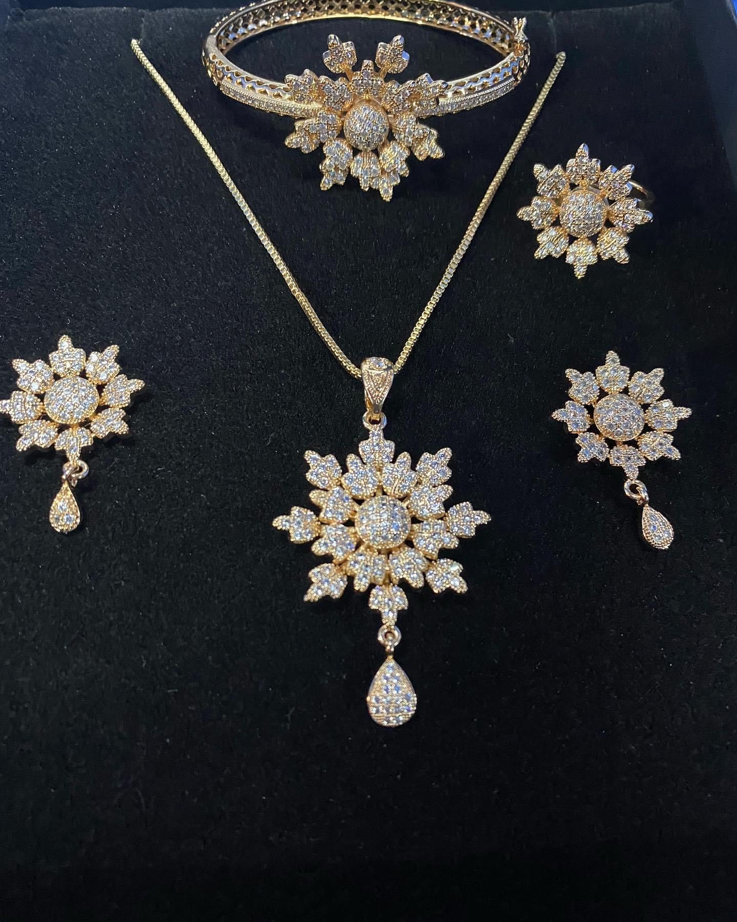 Elegant Floral Jewelry Set