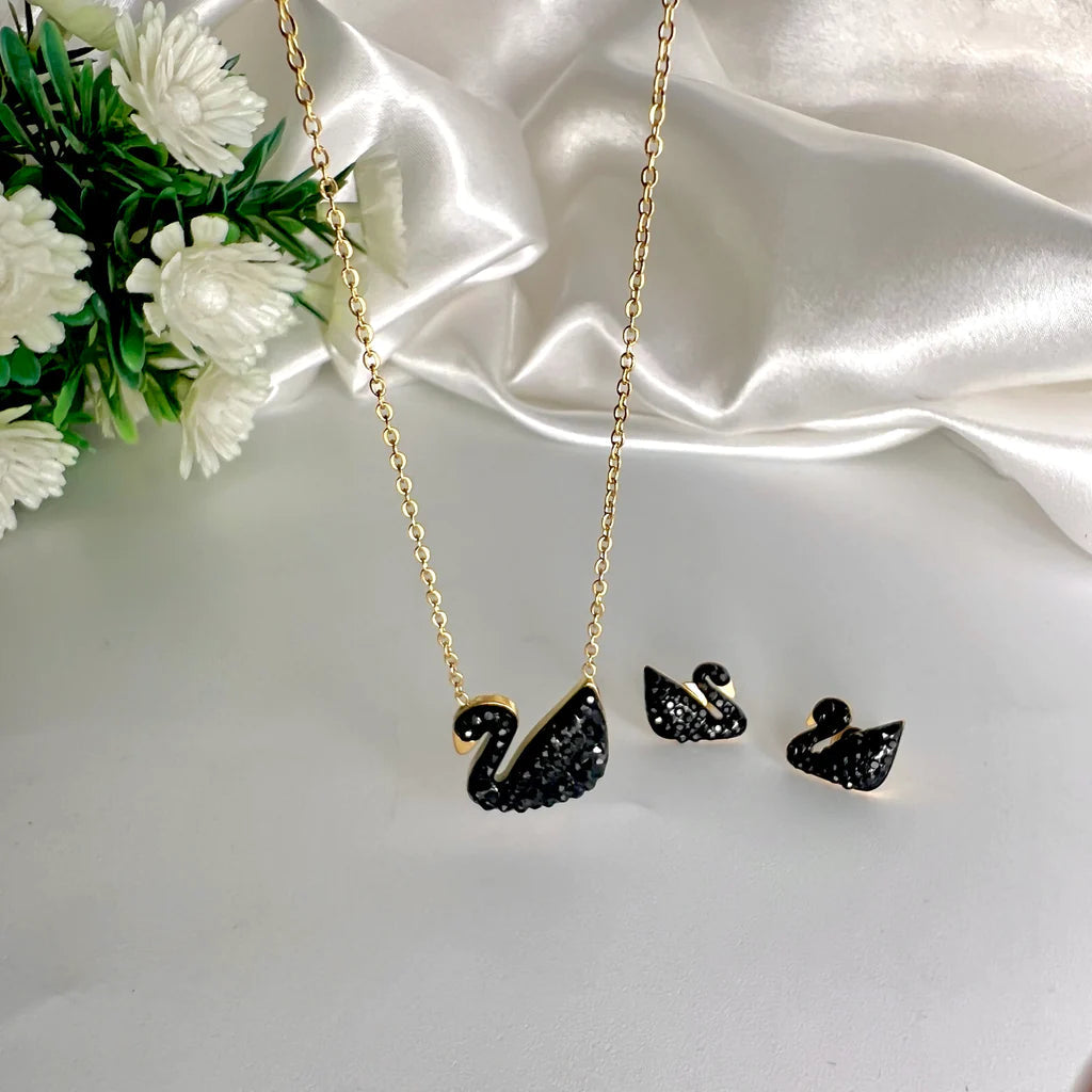 Novu Black Charm Jewelry Set