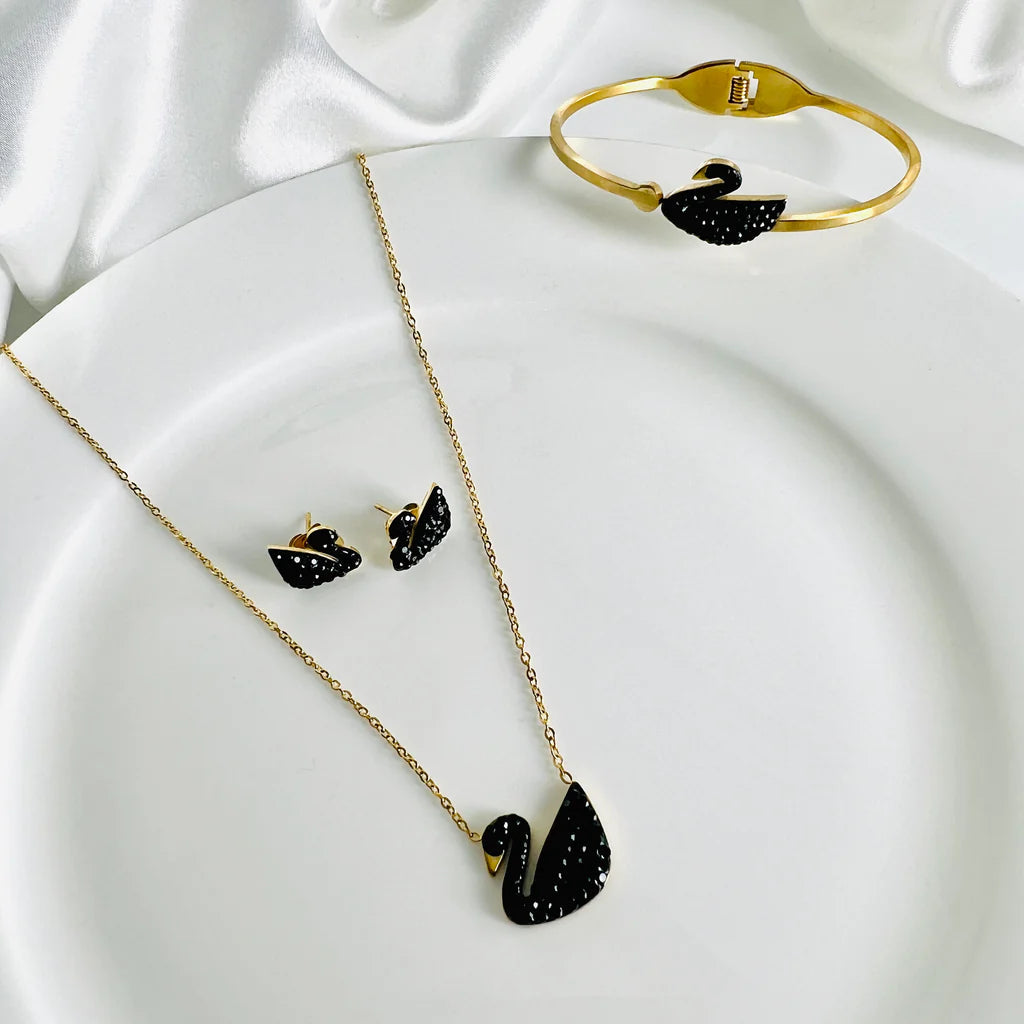 Novu Black Charm Jewelry Set